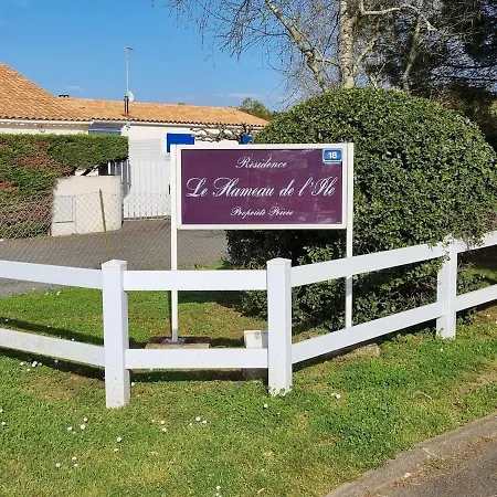 Apartment 400m De La